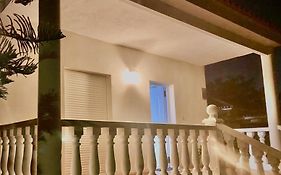 Casa Las Emilias En La Canada